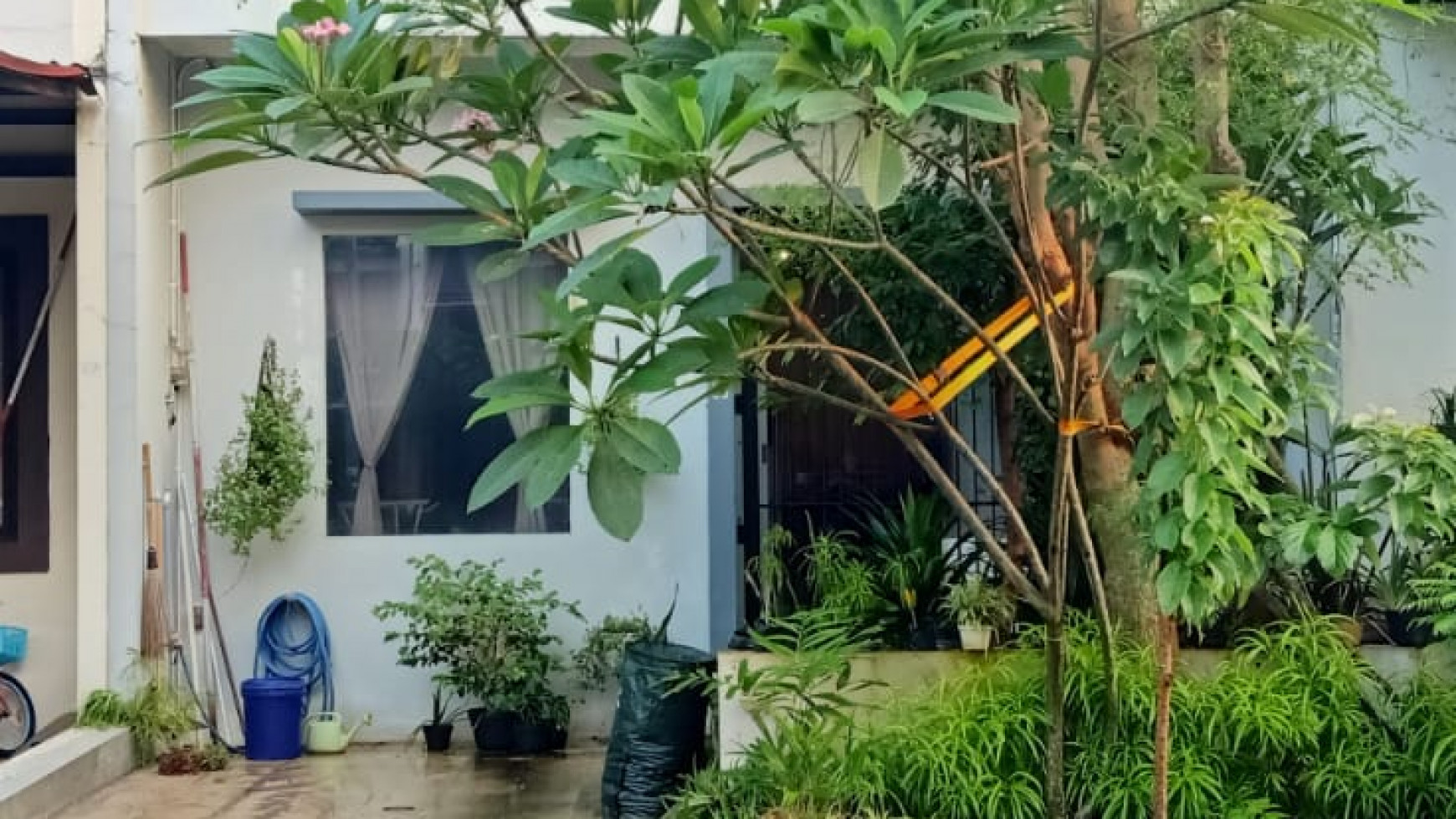 Turun harga Rumah Renovated De Latinos 