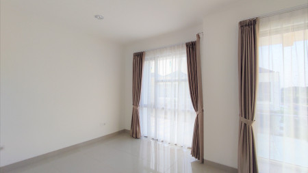 DI S E W A KAN Rumah Hook di PIK2 New -2LT- ada kamar Tidur di lantai 1(dasar) - 70jt/thn