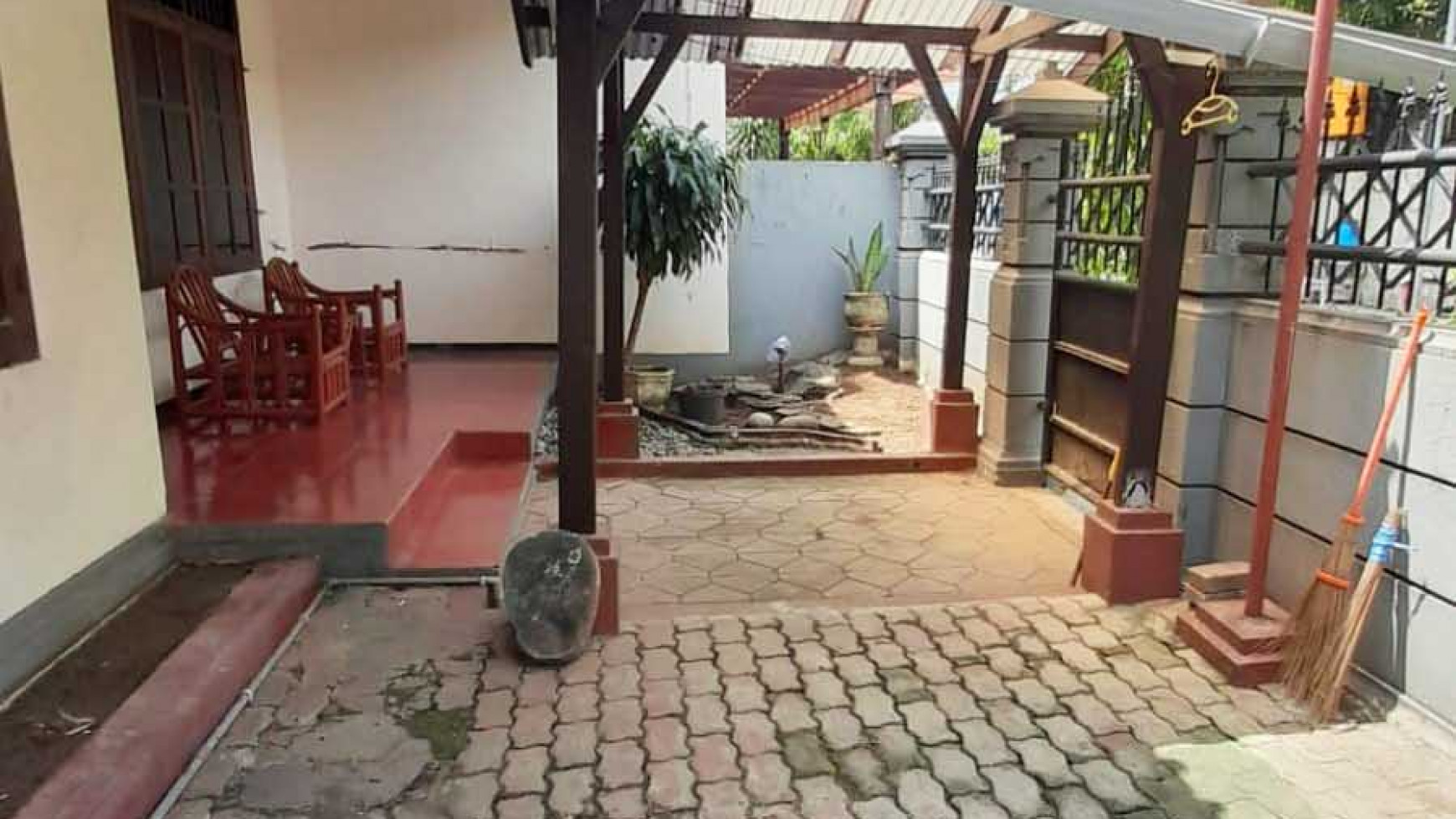 Rumah di Sidosermo Indah, Hook/Pojokan, Row Jalan Lebar, Bisa untuk Rumah Tinggal / Kantor