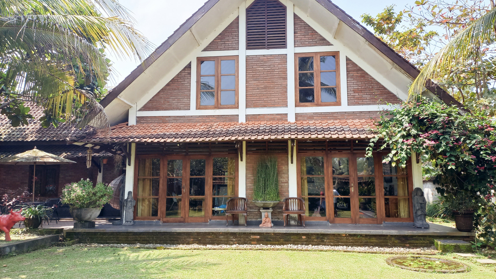 Rumah Dengan Konsep Villa Tropis View Gunung Merapi Turi Sleman