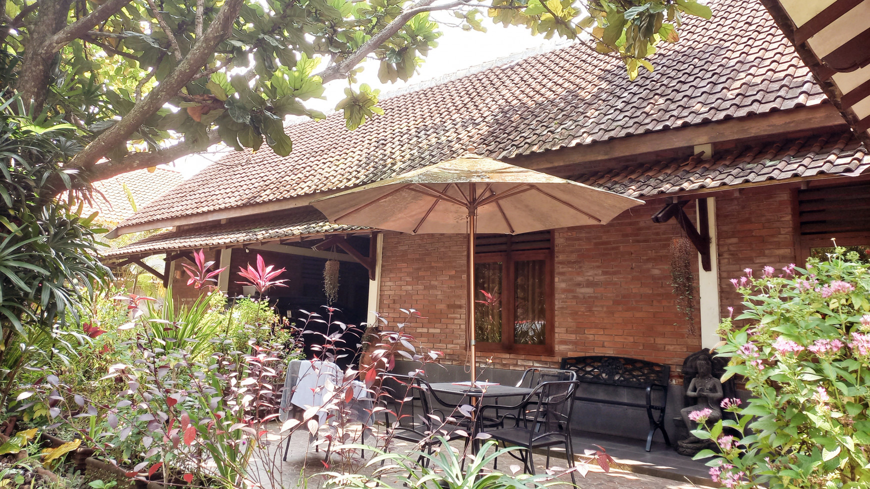 Rumah Dengan Konsep Villa Tropis View Gunung Merapi Turi Sleman