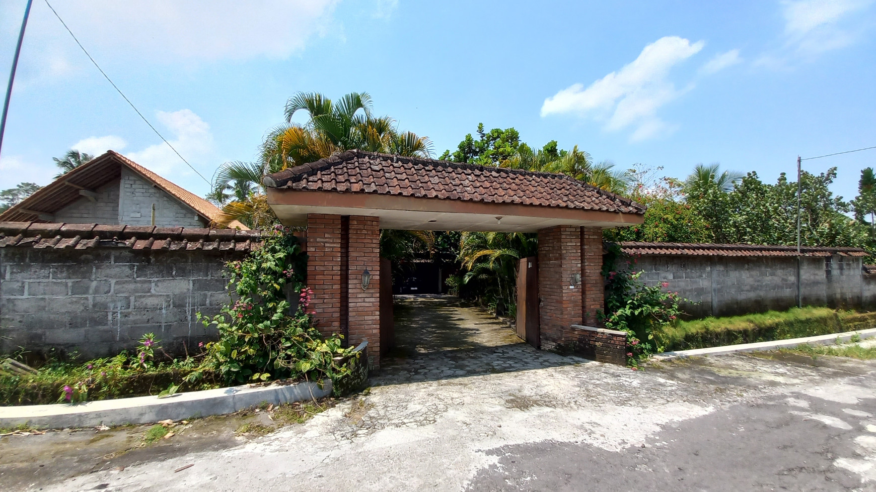 Rumah Dengan Konsep Villa Tropis View Gunung Merapi Turi Sleman