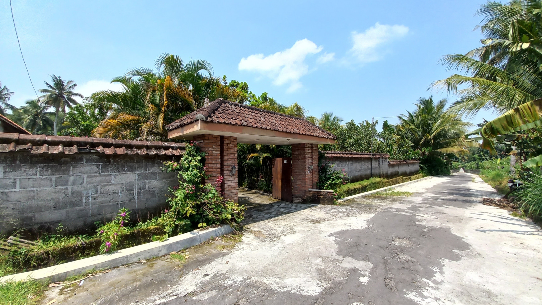 Rumah Dengan Konsep Villa Tropis View Gunung Merapi Turi Sleman