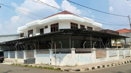 Bagus Banget Rumah Hoek Parkir Luas Jalanan Lebar Kayu Putih Hub: 0817 0120 620