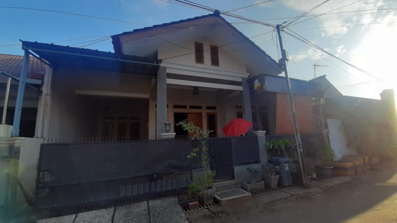 Rumah Rapih 1,5 Lantai ,Harga Murah ,Nego di Bintara Bekasi