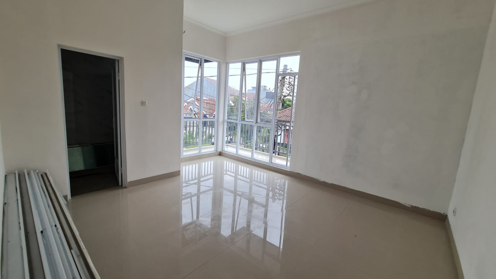 Brand New house di Nusa Loka BSD City, 5 menit dari Pasar Modern (vr)