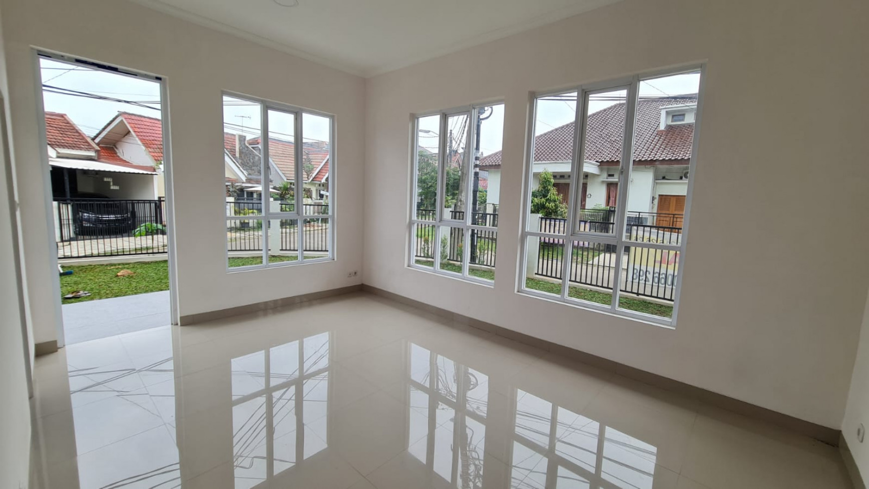 Brand New house di Nusa Loka BSD City, 5 menit dari Pasar Modern (vr)