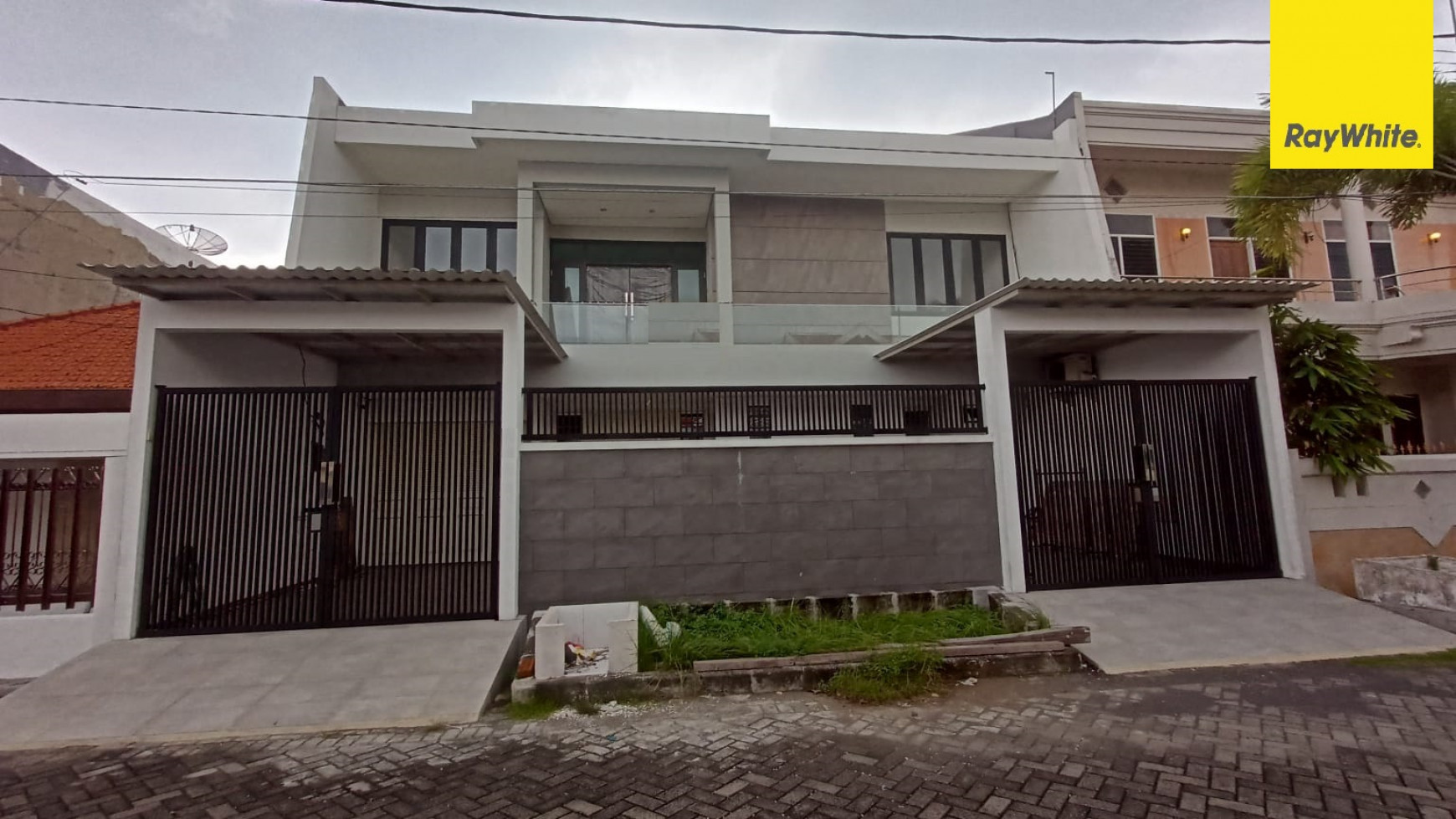 Rumah 2 lantai di Manyar Tirtoasri, Surabaya