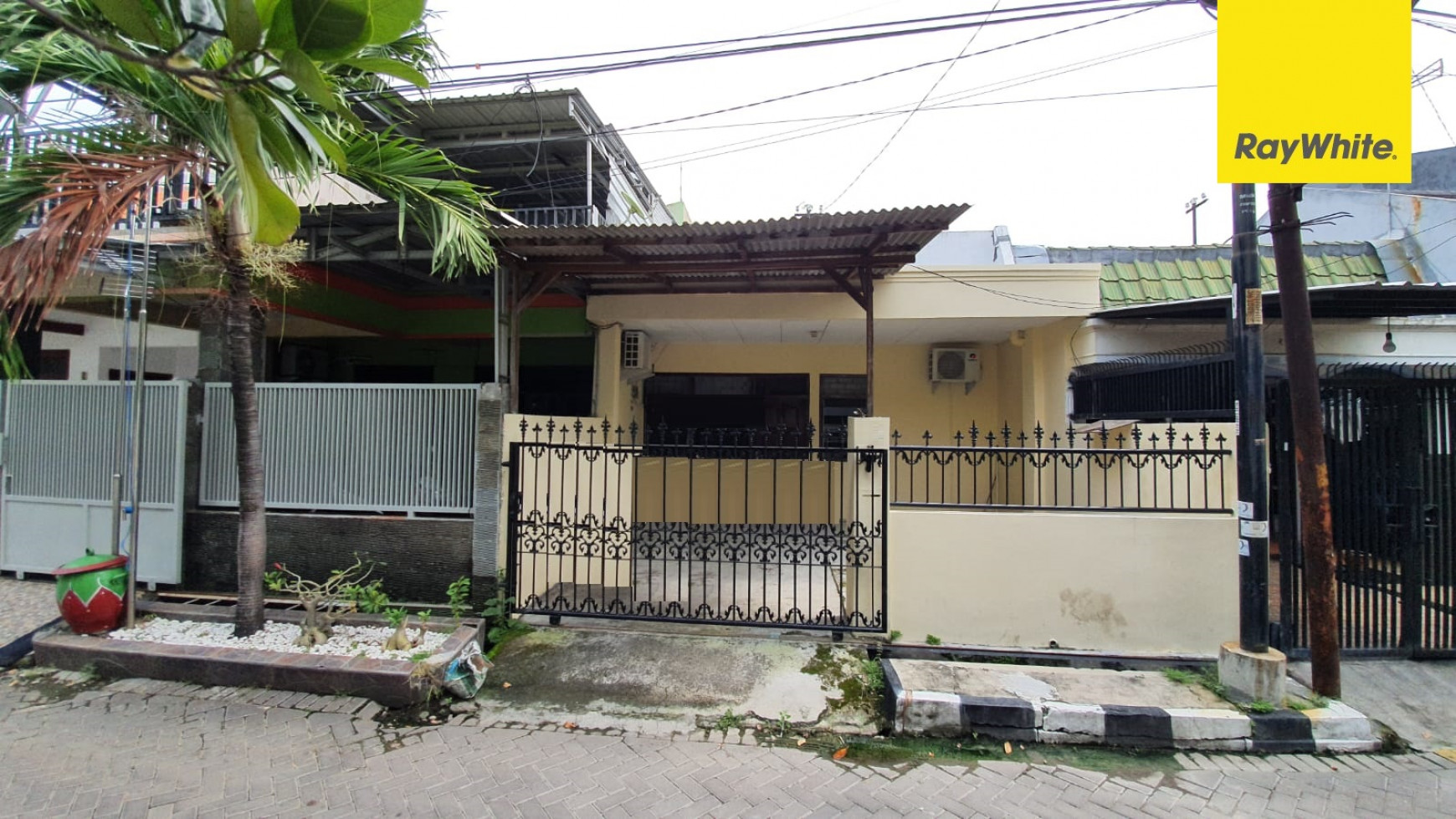 Rumah di Simpang Darmo Permai Selatan, Surabaya