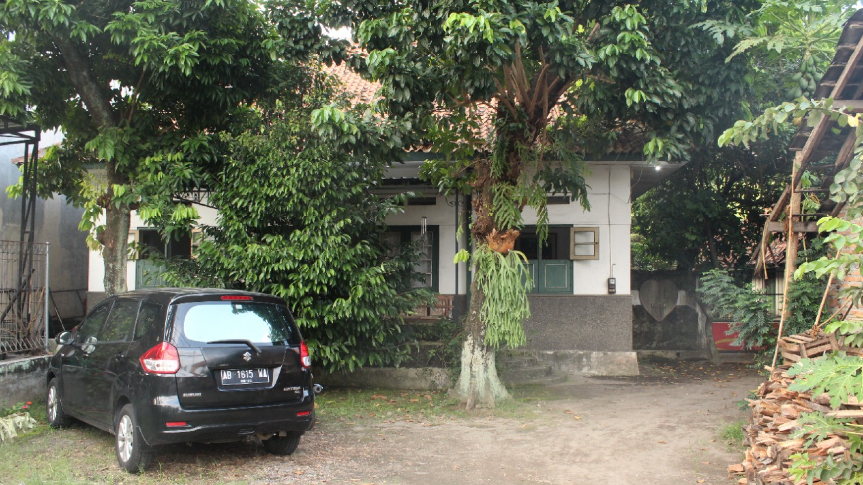 Rumah dan Ruang Usaha Di Area Komersil JL Laksda Adisucipro Yogyakarta