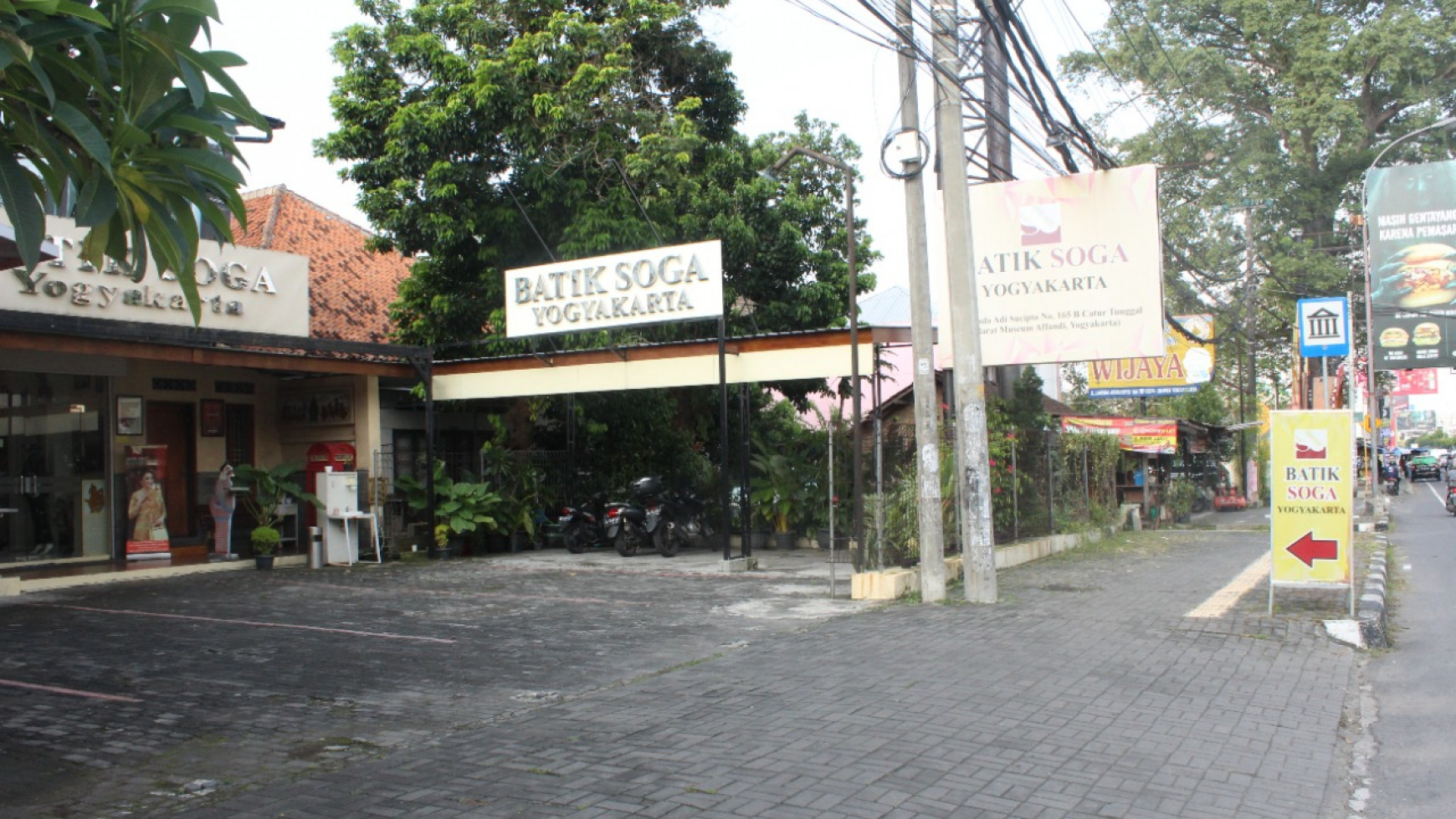 Rumah dan Ruang Usaha Di Area Komersil JL Laksda Adisucipro Yogyakarta