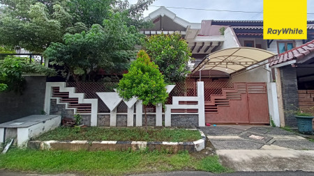 Rumah 2 lantai di Gayung Kebonsari, Surabaya