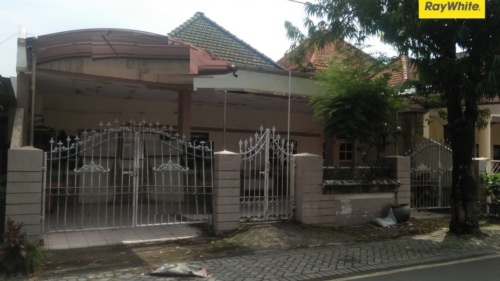 Rumah Pusat Kota di Jl Cipunegara, Darmo, Surabaya