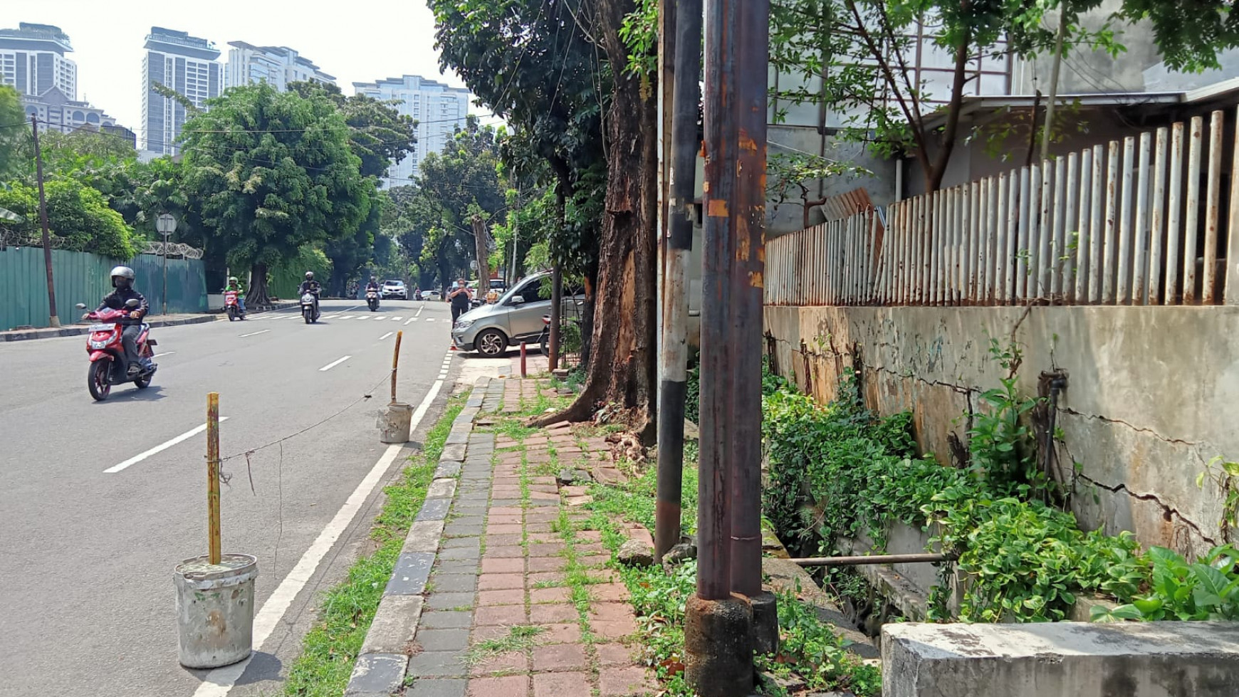 Rumah Lama di Lokasi Cukup Strategis , Kebayoran Baru, Jakarta Selatan