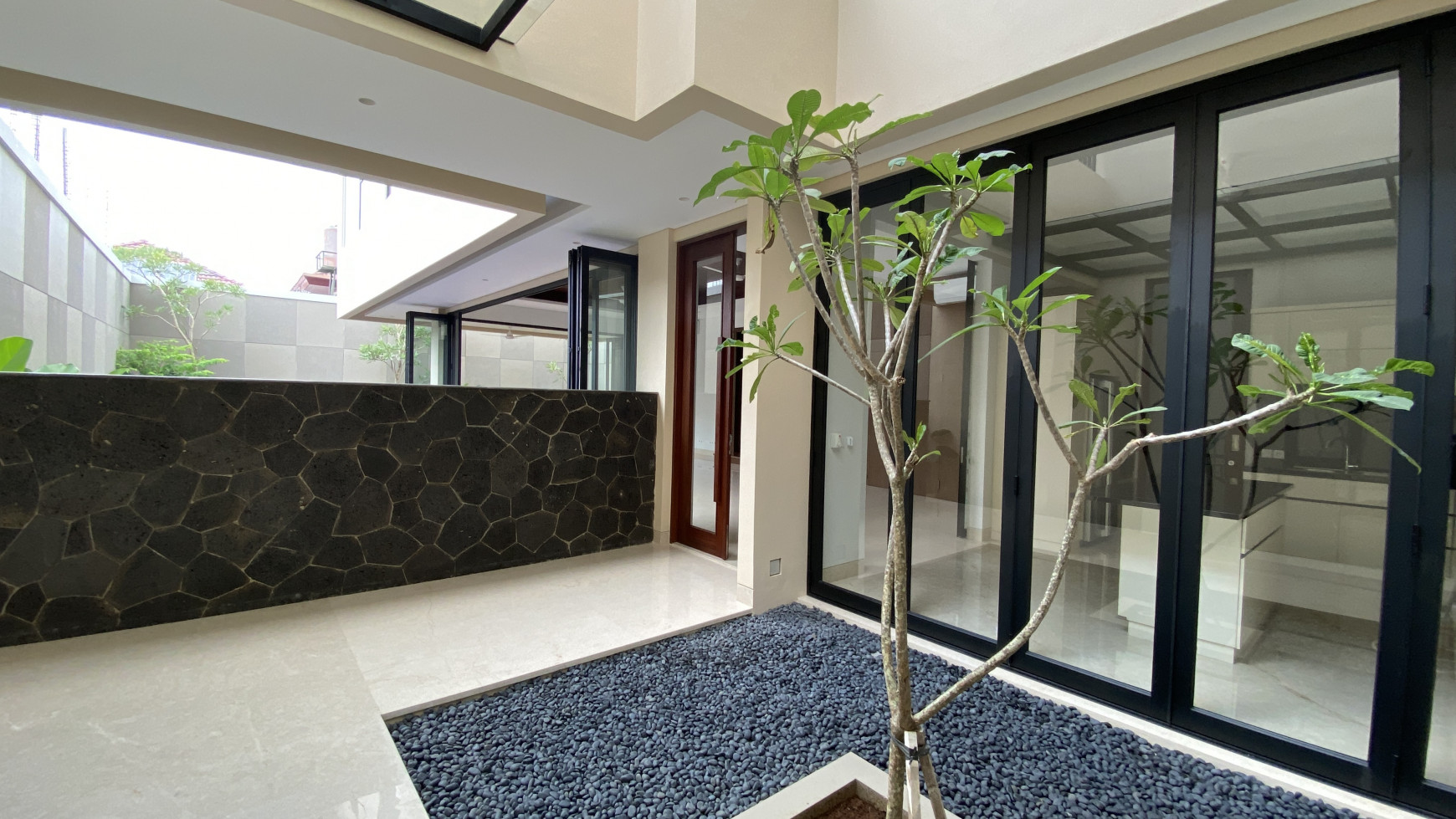 BRAND NEW MODERN HOUSE AT CIPETE AREA