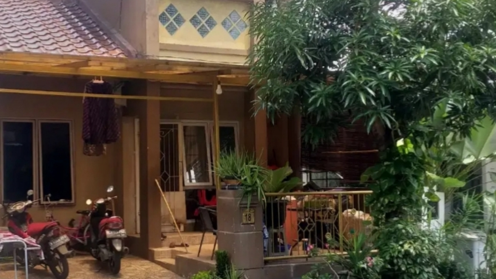 Rumah Bagus Di Graha Carissa, Graha Raya Bintaro Jaya