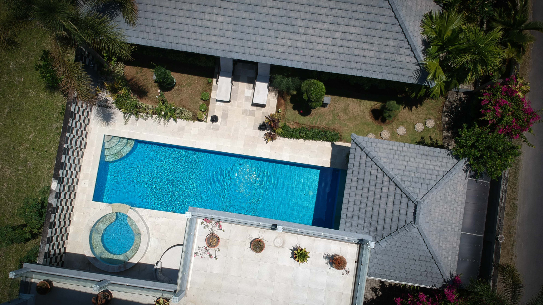 Lovely villa in  central Lovina only 200 meters from the beach