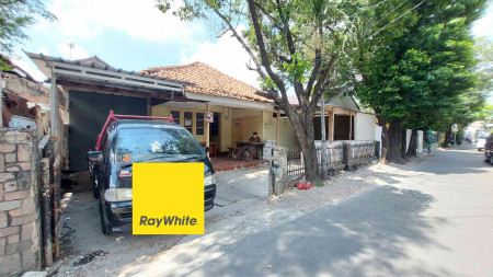 DIJUAL CEPAT RUMAH TUA DI RADEN SALEH, CIKINI, JAKARTA PUSAT, HITUNG TANAH SAJA. COCOK BUAT RUMAH KOS