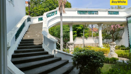 Rumah Mewah 2 lantai di Dharmahusada Indah, Surabaya