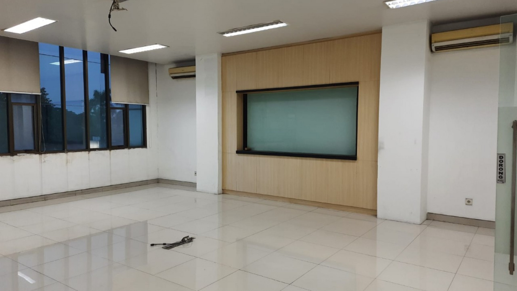 Ruko Hoek dekat mall Tangerang City, Luas 9x20m2