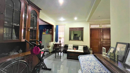 Rumah HOOK, Pinggir Jalan dan Strategis @Jl Merpati, Ciputat