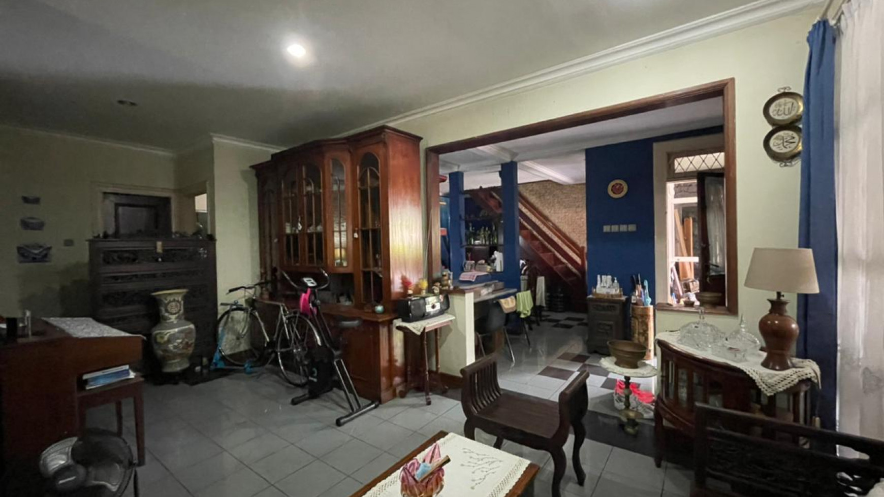 Rumah HOOK, Pinggir Jalan dan Strategis @Jl Merpati, Ciputat