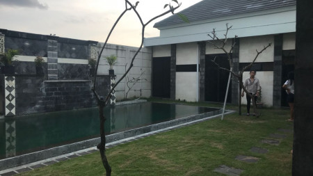 For lease: Luxury boarding houses in the middle of central Denpasar.