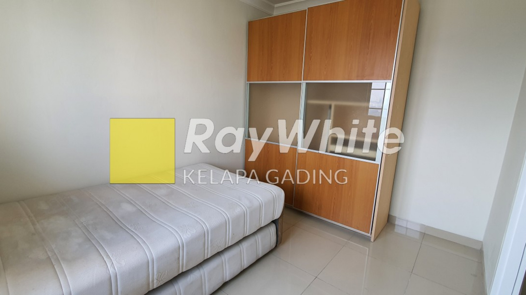 Rumah Full Furnish The Villas MOI Kelapa Gading Luas 8x16m2