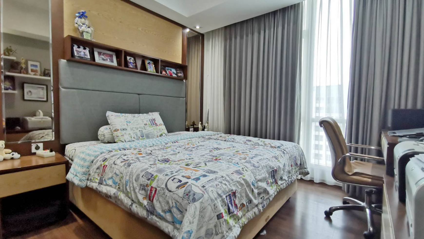 Apartemen Private Lift, Lantai Marmer Furnish nempel, aquarium view pool, The Kensington Twr Addington Luas 148,8m2