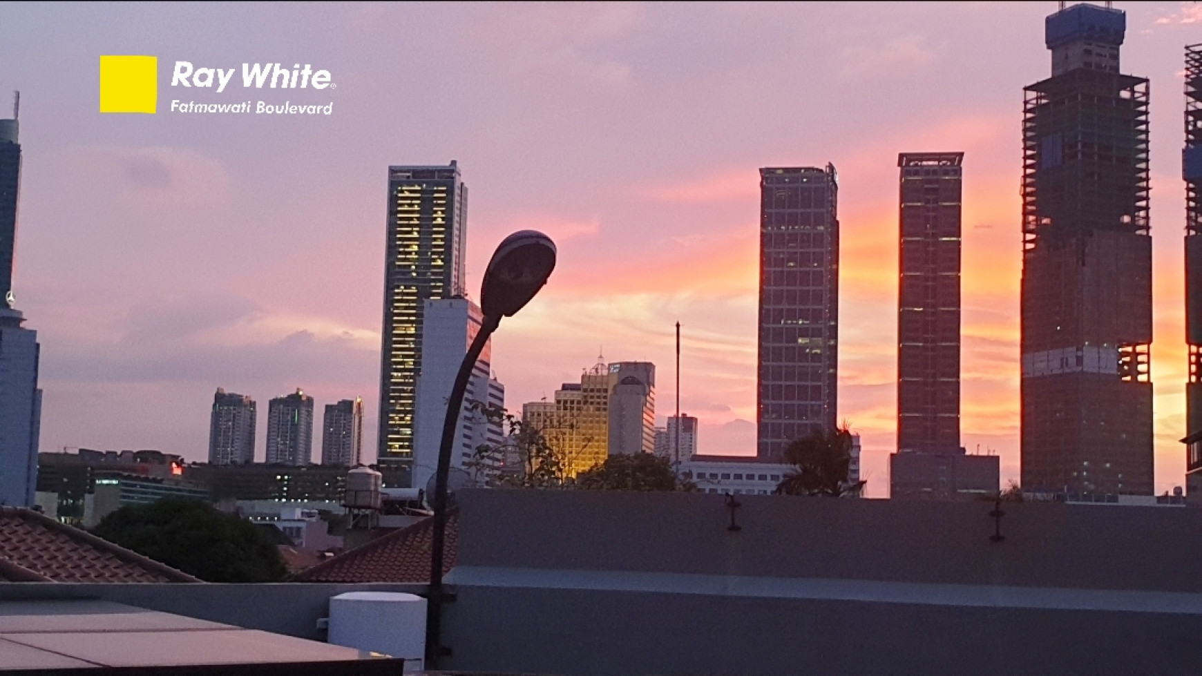 Rumah cantik mewah dgn rooftop apik di area menteng dekat cendana