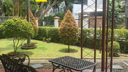 FOR RENT RUMAH KLASIK ASRI DEPAN TAMAN  BUKIT HIJAU - PONDOK INDAH ADA POOL