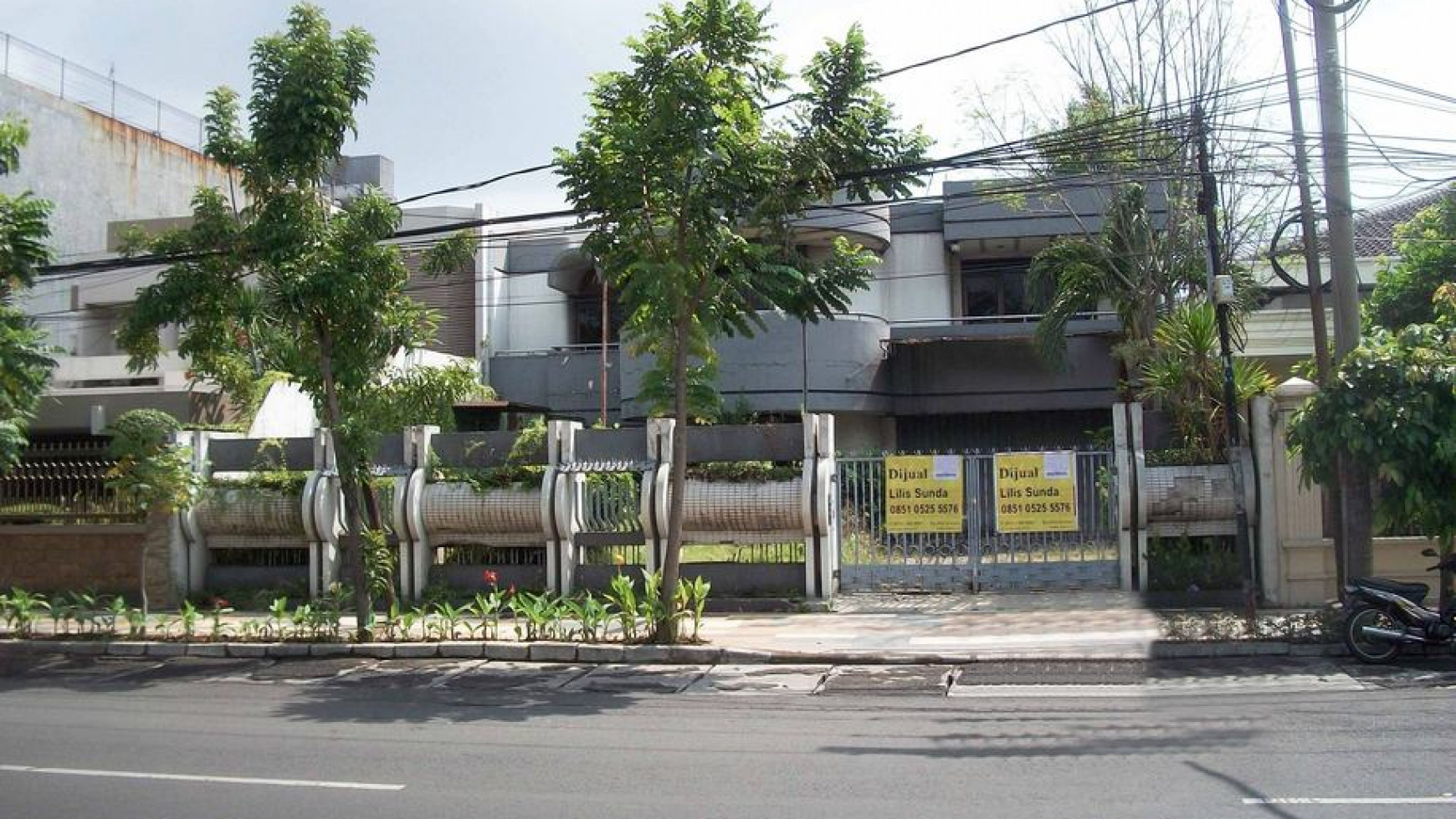 Rumah di Raya Manyar Kertoarjo, Nol Jalan, Cocok untuk Kantor / Resto / Klinik / Showroom dsb