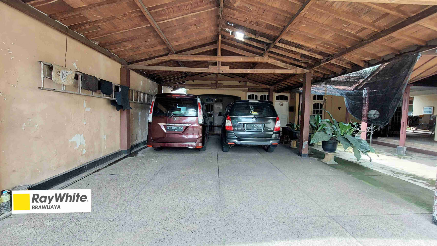 DIJUAL RUMAH DI JALAN PINANG, CILANDAK, DEKAT AKSES TOL DESARI, AKSES MOBIL 2 ARAH