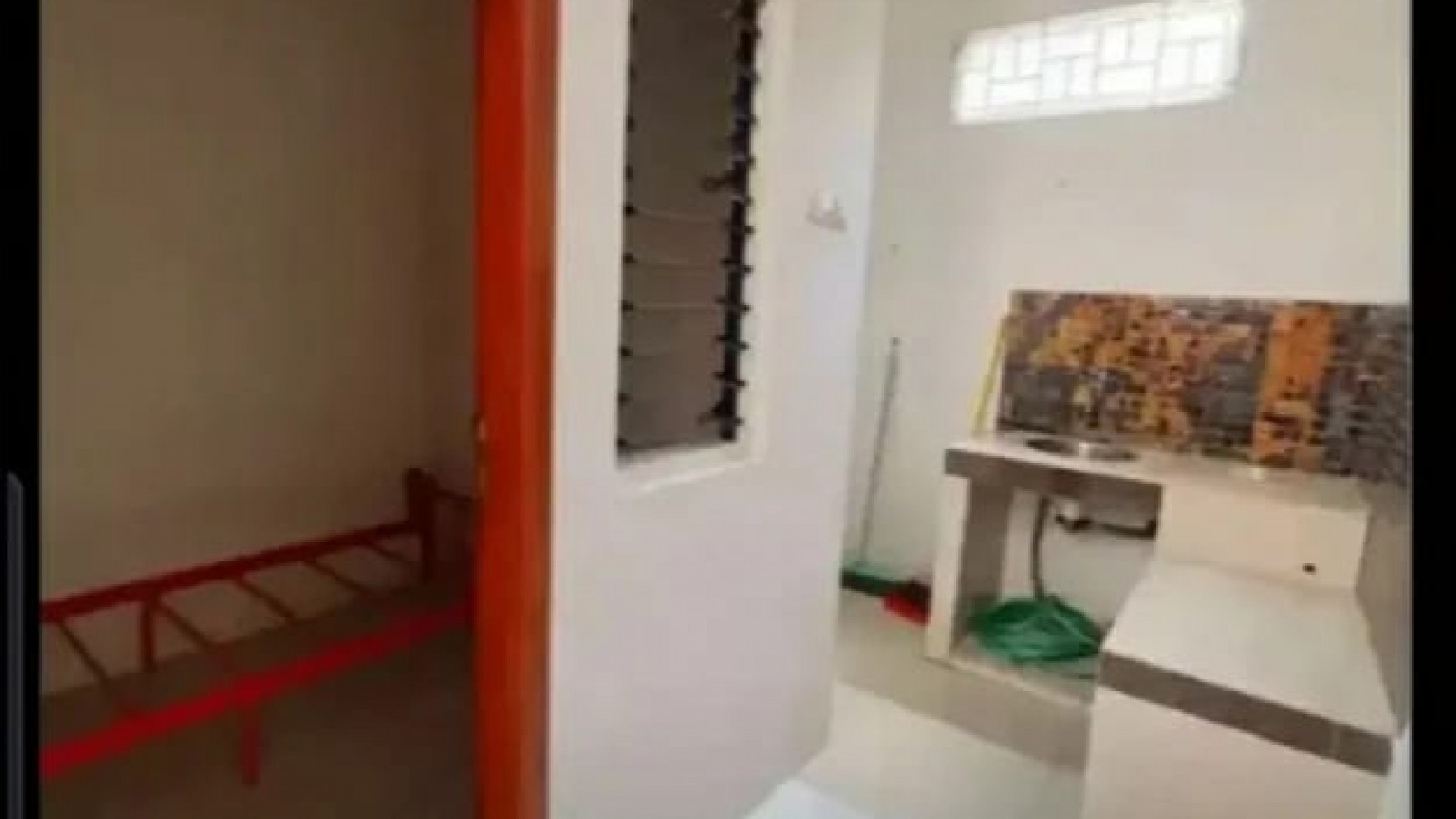 Sewa Rumah Royal Residence Wiyung Surabaya - Modern 4 +1 K.Tidur - Full Furnished - Cantik Siap Huni