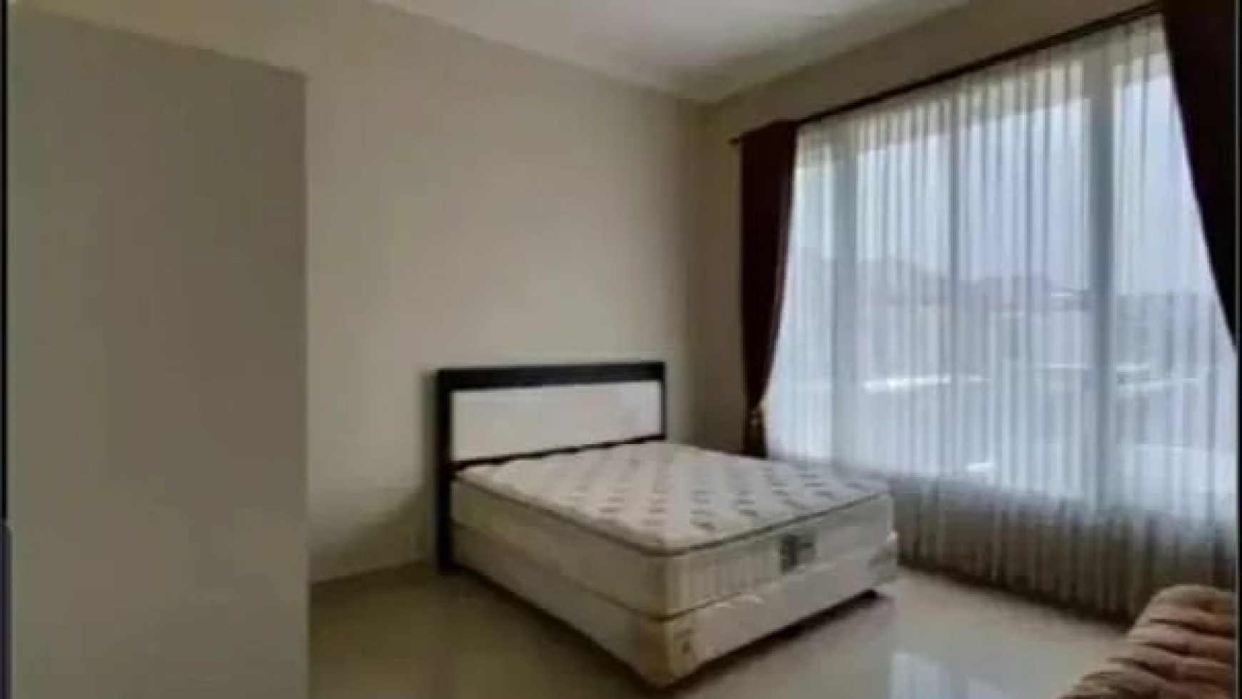Sewa Rumah Royal Residence Wiyung Surabaya - Modern 4 +1 K.Tidur - Full Furnished - Cantik Siap Huni