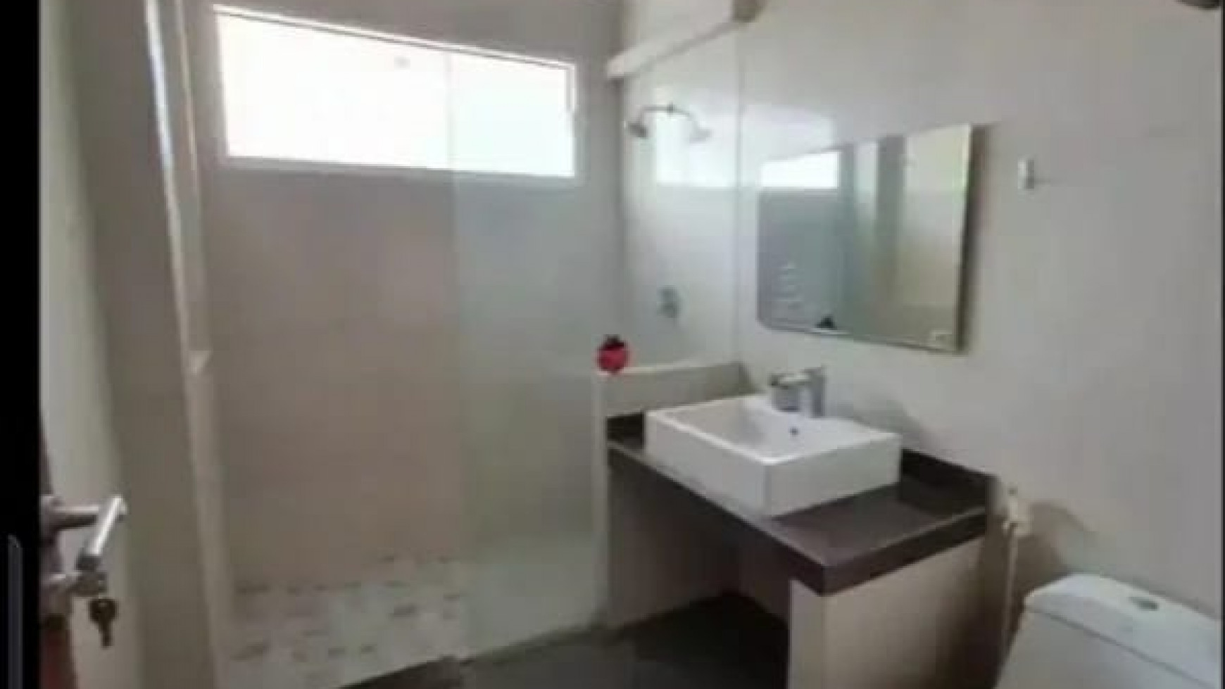 Sewa Rumah Royal Residence Wiyung Surabaya - Modern 4 +1 K.Tidur - Full Furnished - Cantik Siap Huni