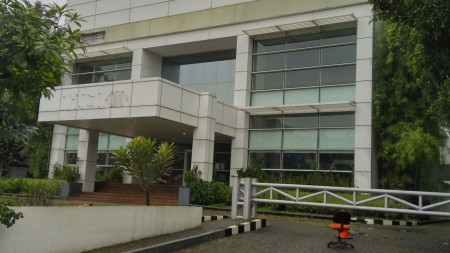 Gedung 3 lantai, cocok untuk bank, show room di Kelapa Gading