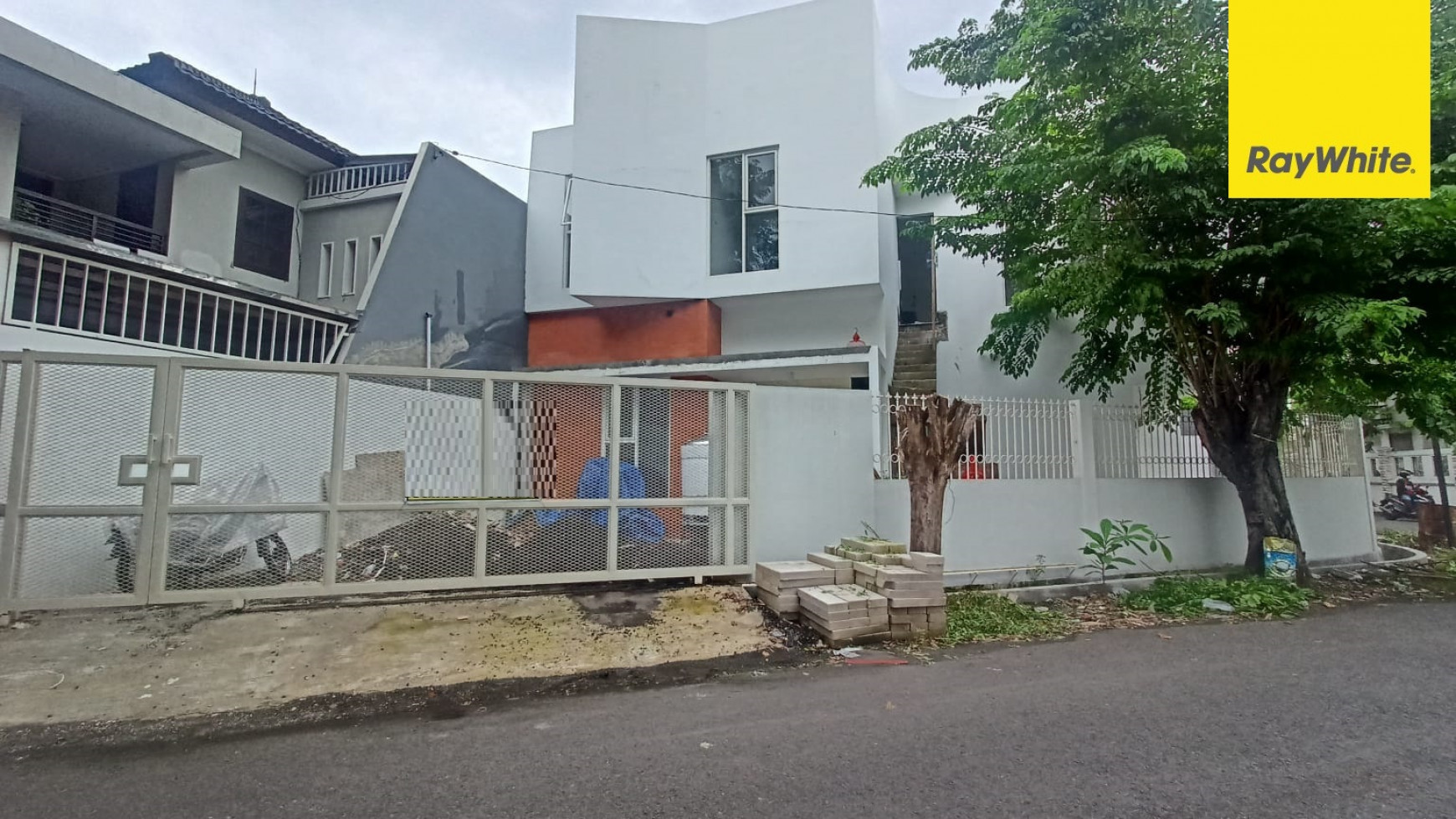 Rumah 2 lantai di Wisma Permai Barat, Surabaya