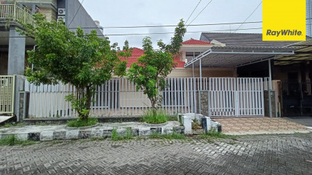 Rumah 2 lantai di Jalan Jemur Andayani Surabaya