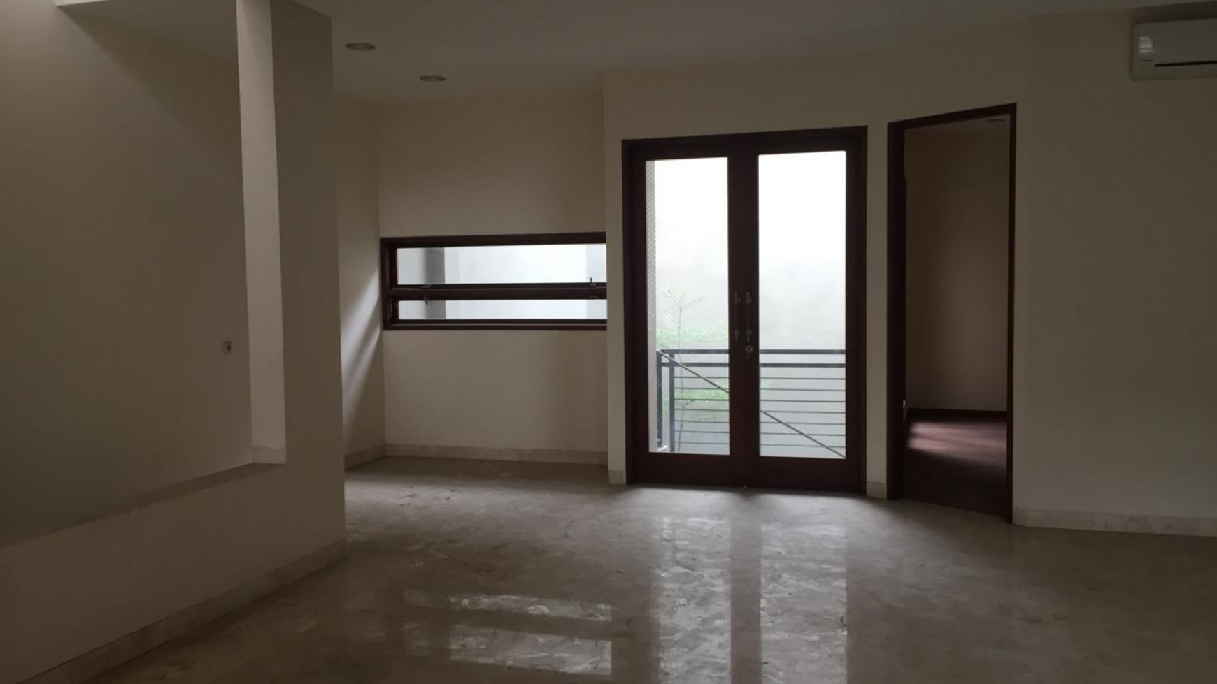 RUMAH MINIMALIST AREA TENANG DEKAT SENOPATI KEBAYORAN BARU