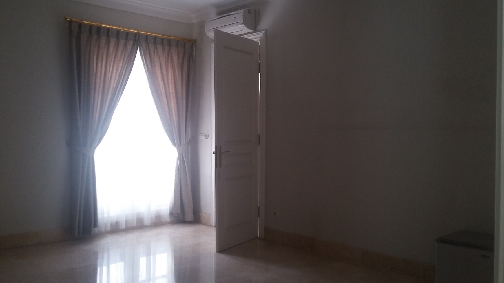 dijual cepat dan murah rumah dalam townhouse