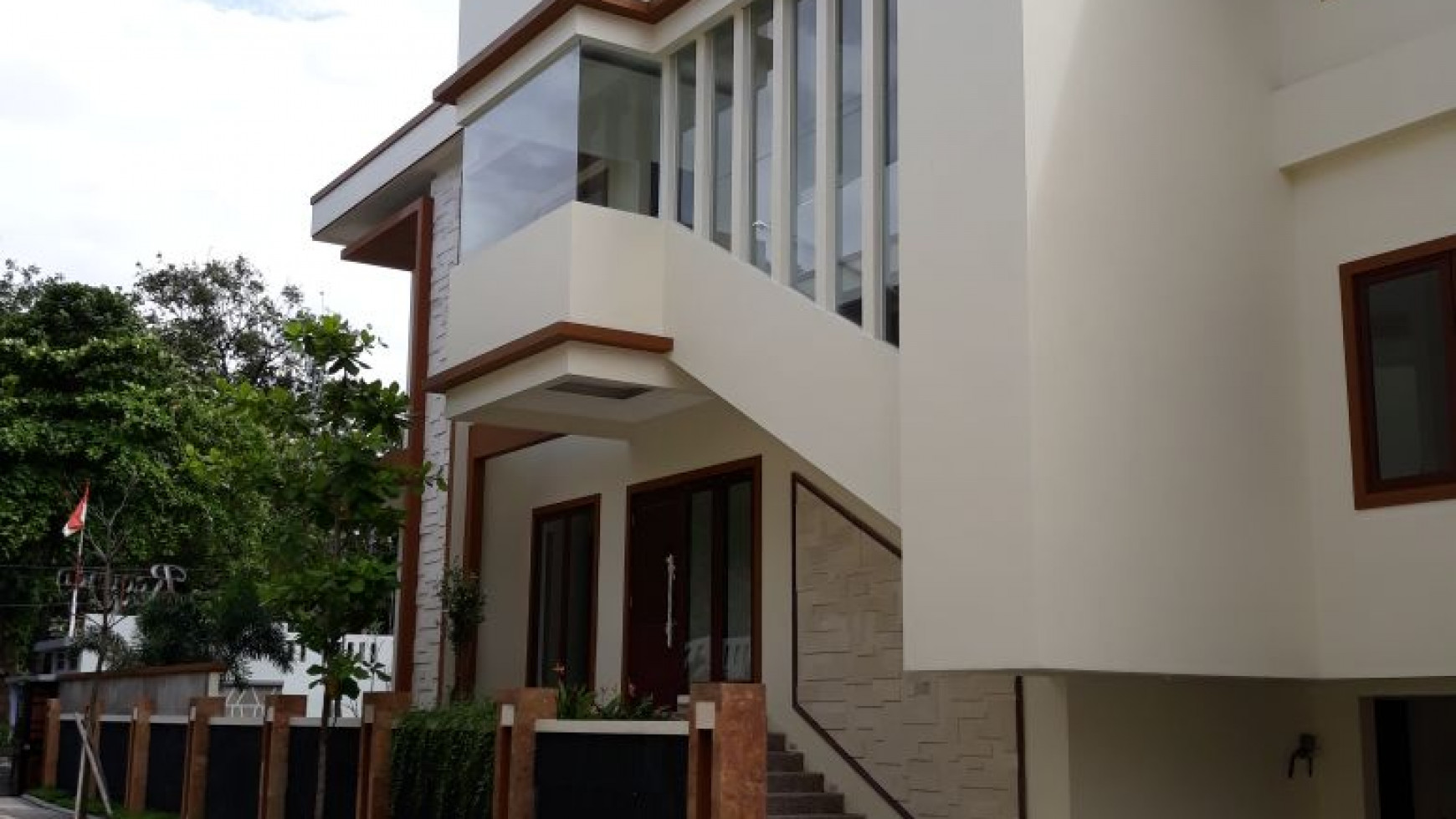 RUMAH BARU TOWNHOUSE MODERN JALAN LEBAR DI RAGUNAN 