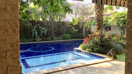 Dijual Cepat rumah asri dengan pool siap huni Jakarta Selatan