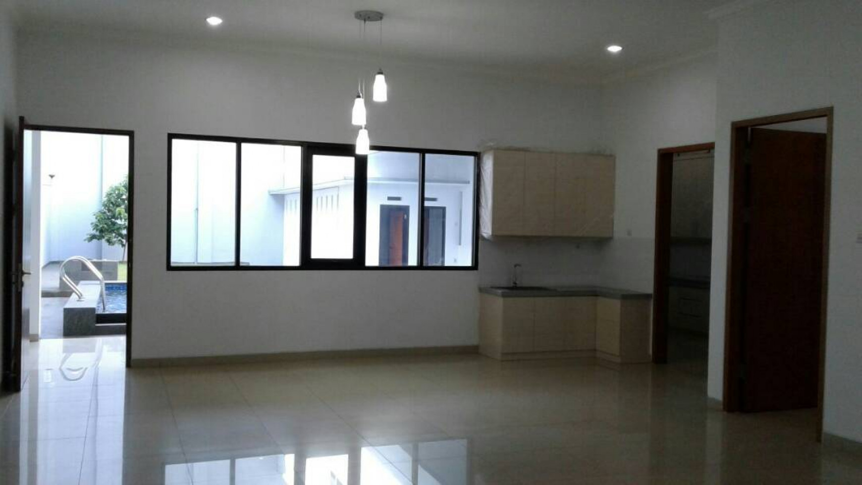 For Sale brand new rumah dengan design minimalist area Terusan Hanglekir . Kebayoran