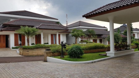 For Sale Rumah mewah dan besar area Pejaten Barat