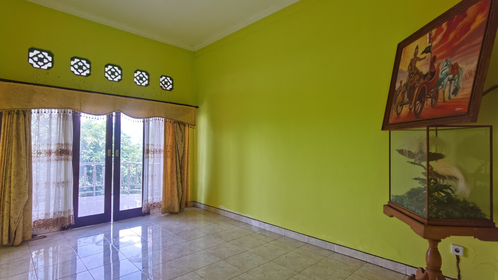 A NICE SPACIOUS HOUSE NEAR BEACH FOR SALE!