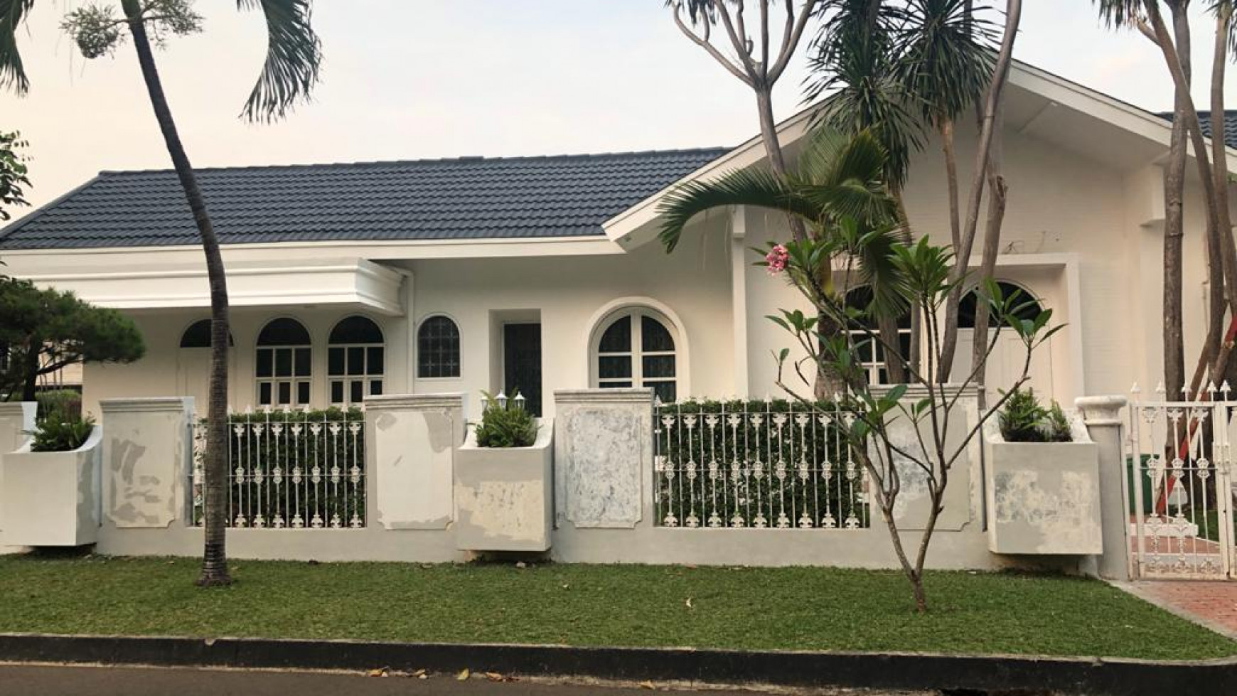 For sale rumah siap huni nan cantik asri area Pondok Indah