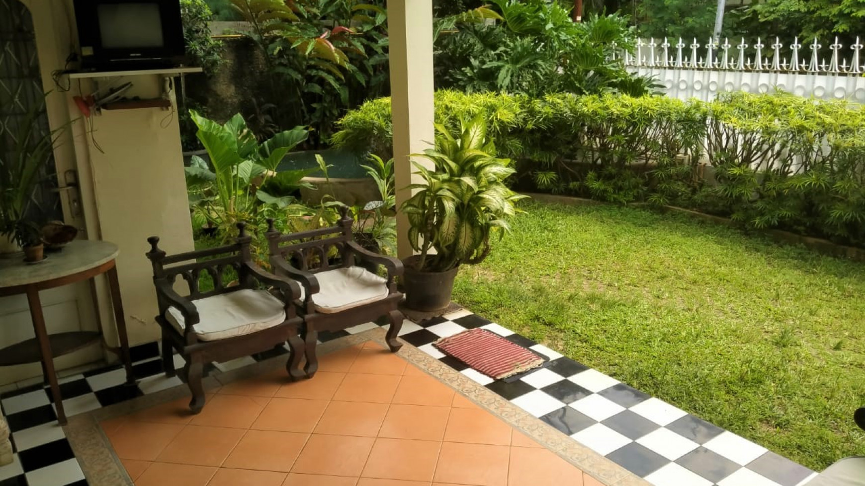 For sale rumah kolonial nan asri area Menteng, Jakpus