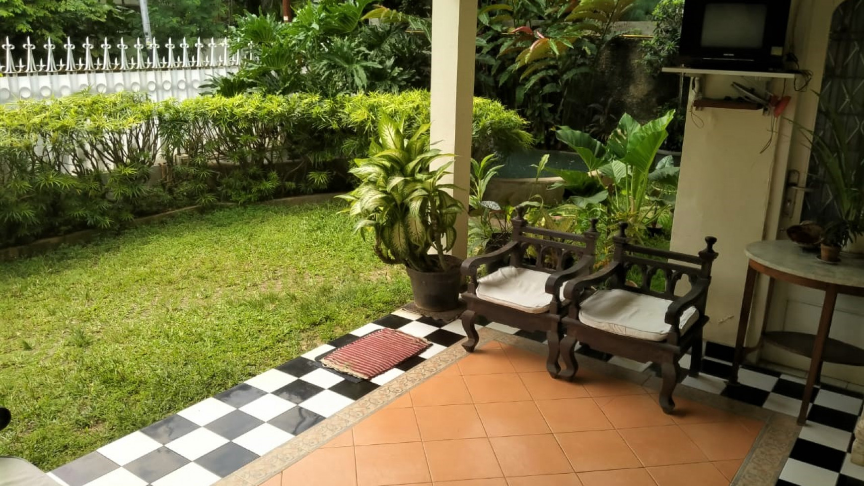 For sale rumah kolonial nan asri area Menteng, Jakpus