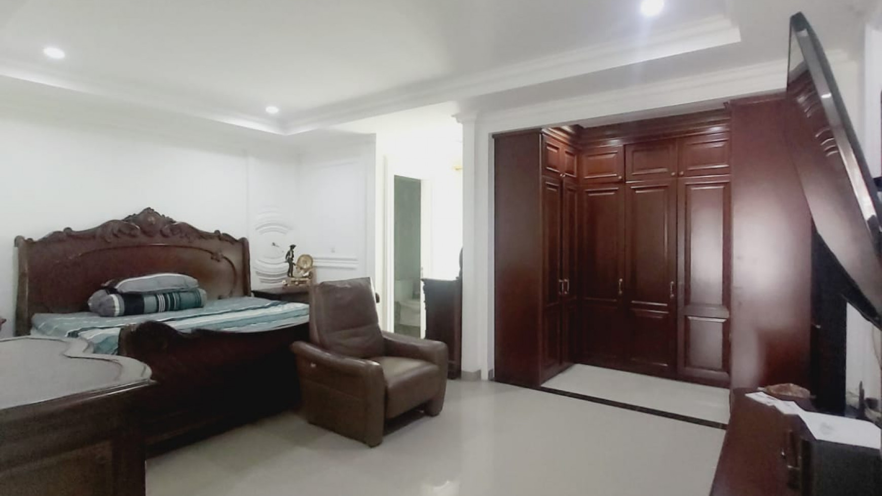 RUMAH CLASSIC MODERN JALAN LEBAR DAN TENANG TEBET TIMUR 